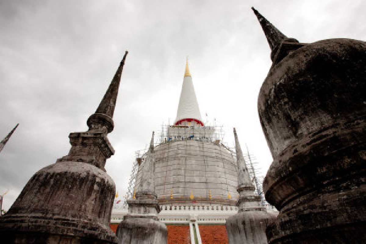 นายกฯลั่นฆ้องหนุนพระธาตุนครศรีมรดกโลก นายกฯลั่นฆ้องหนุนพระธาตุนครศรีมรดกโลก