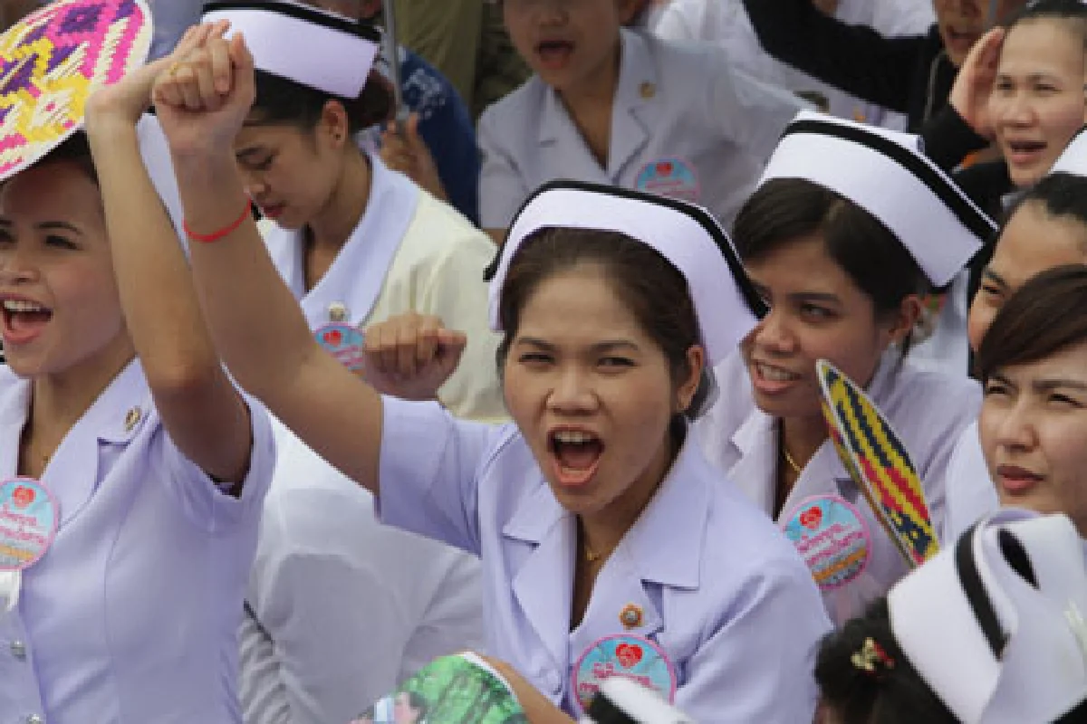 พยาบาลบุกทำเนียบจี้รัฐเร่งบรรจุ