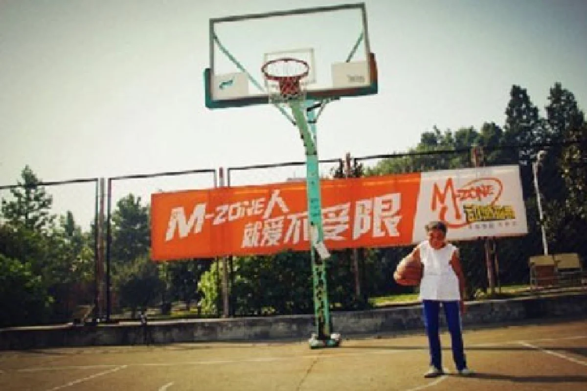 อาม่าชาวจีนวัย76โชว์ลีลาเล่นบาสสุดทึ่ง