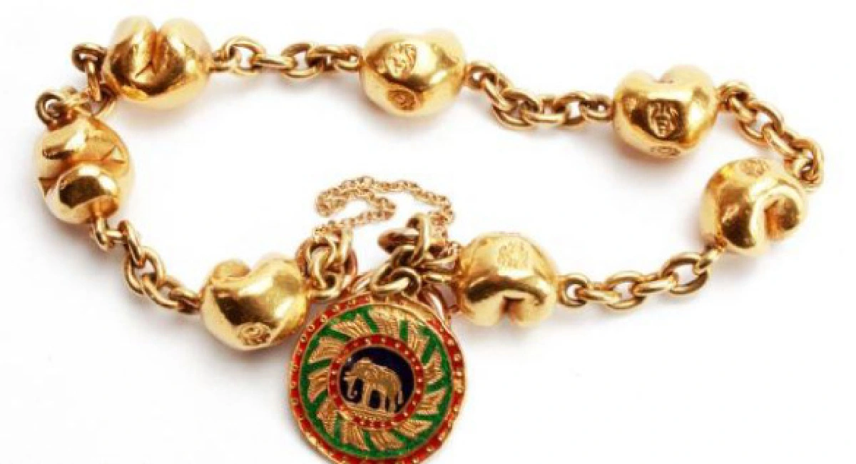 อังกฤษเปิดประมูลสร้อยร.6