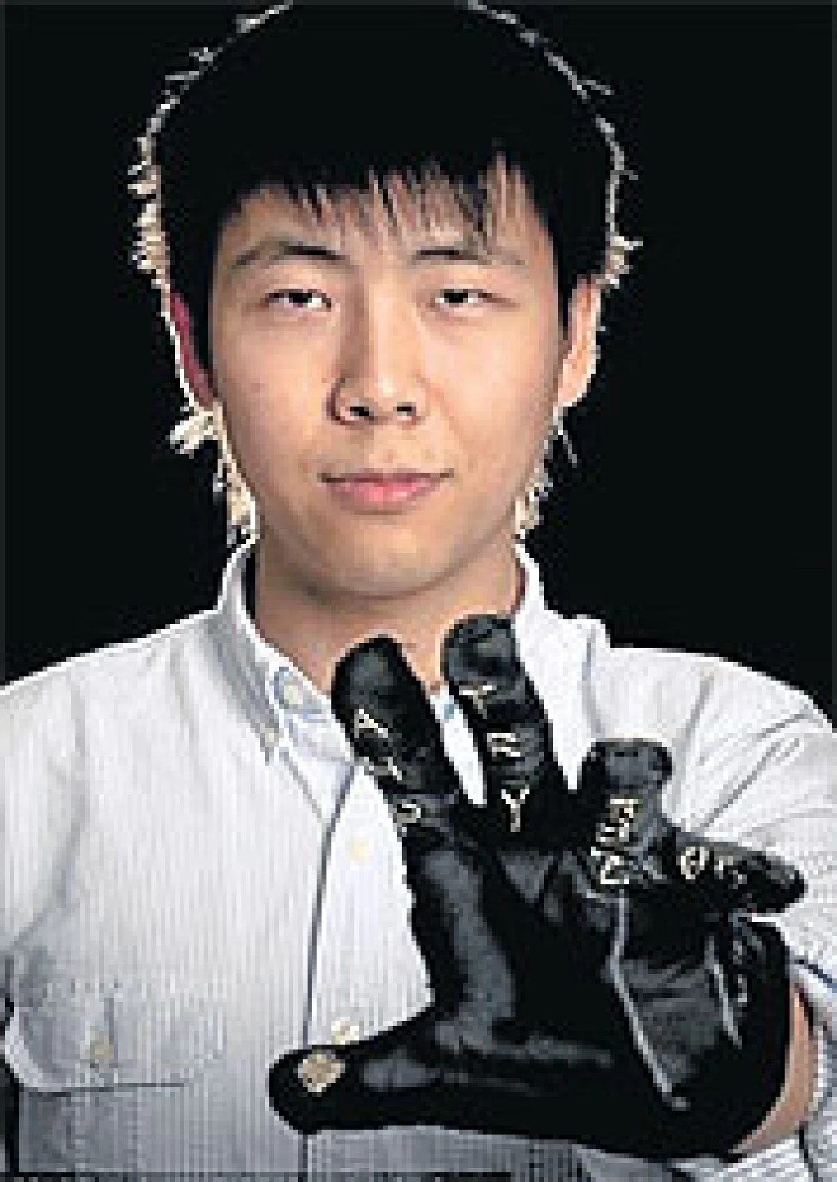 หนุ่มมะกันไอเดียสุดไฮเทคผันถุงมือเป็น‘คีย์บอร์ด’