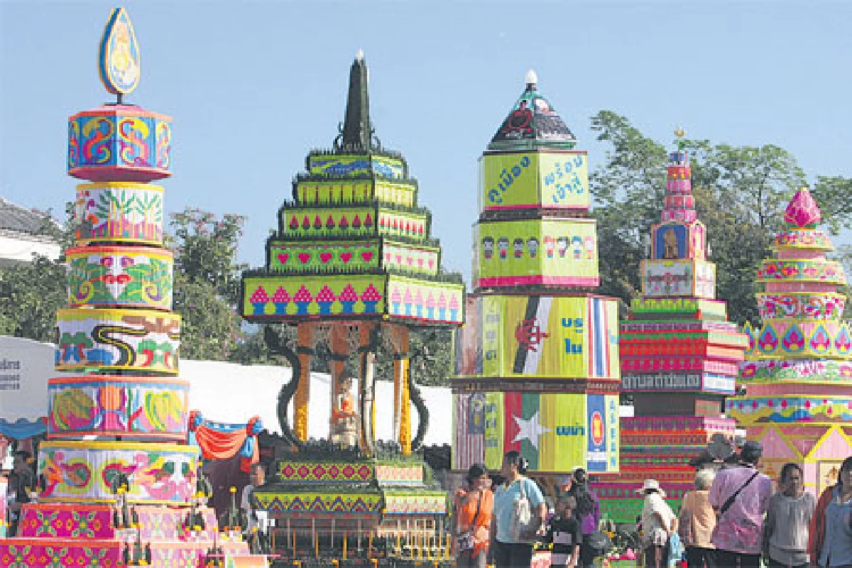 โฮมบุญออกพรรษา ‘แห่กระธูป’