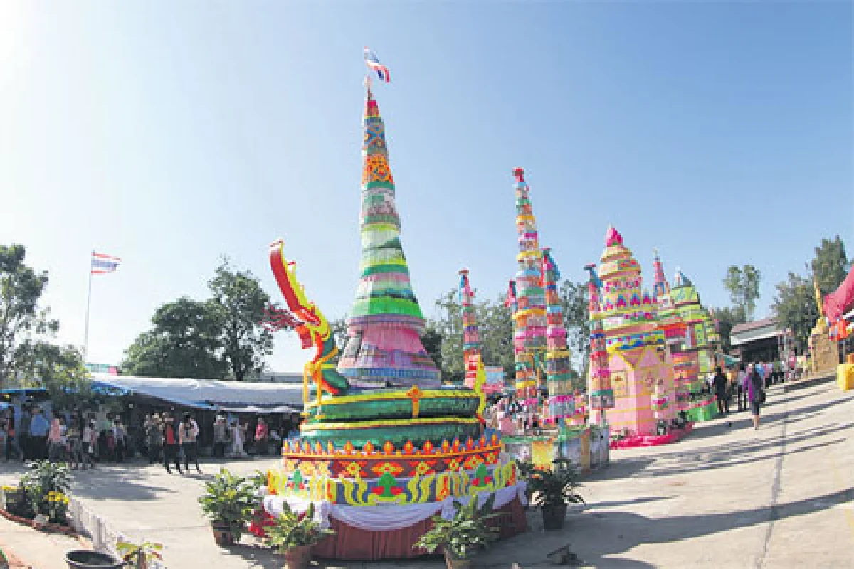 โฮมบุญออกพรรษา ‘แห่กระธูป’