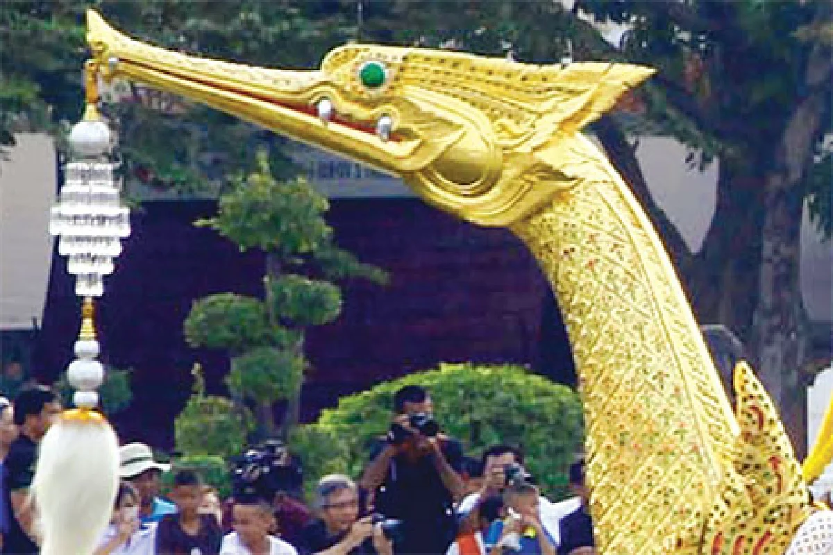 เรือพระที่นั่งงามสะพรั่งกลางสายธาร ราชประเพณีตามชลวิถีท้องน้ำเจ้าพระยา