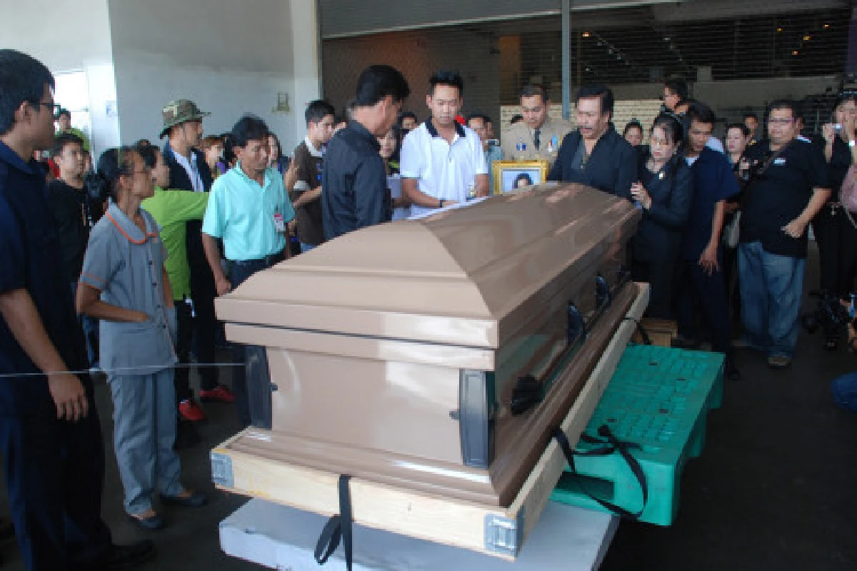 ประมวลภาพรับศพ เอ๋ พัชารา