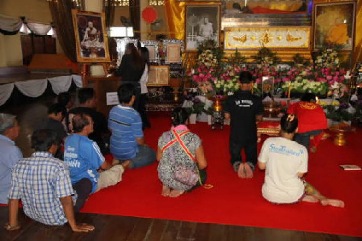 ชาวบ้านแห่กราบ2เกจิละสังขารไม่เน่า