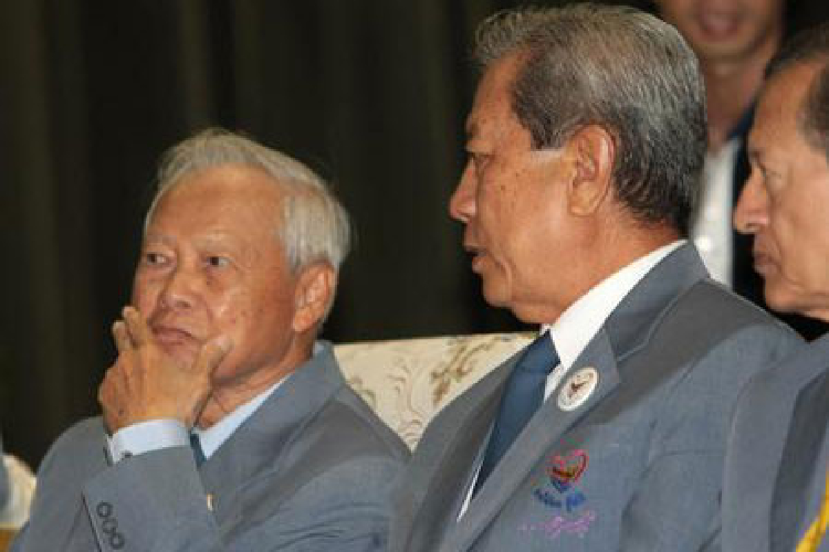 ป๋าเปรมขอคนไทยรักกันแม้เห็นต่าง ป๋าเปรมขอคนไทยรักกันแม้เห็นต่าง