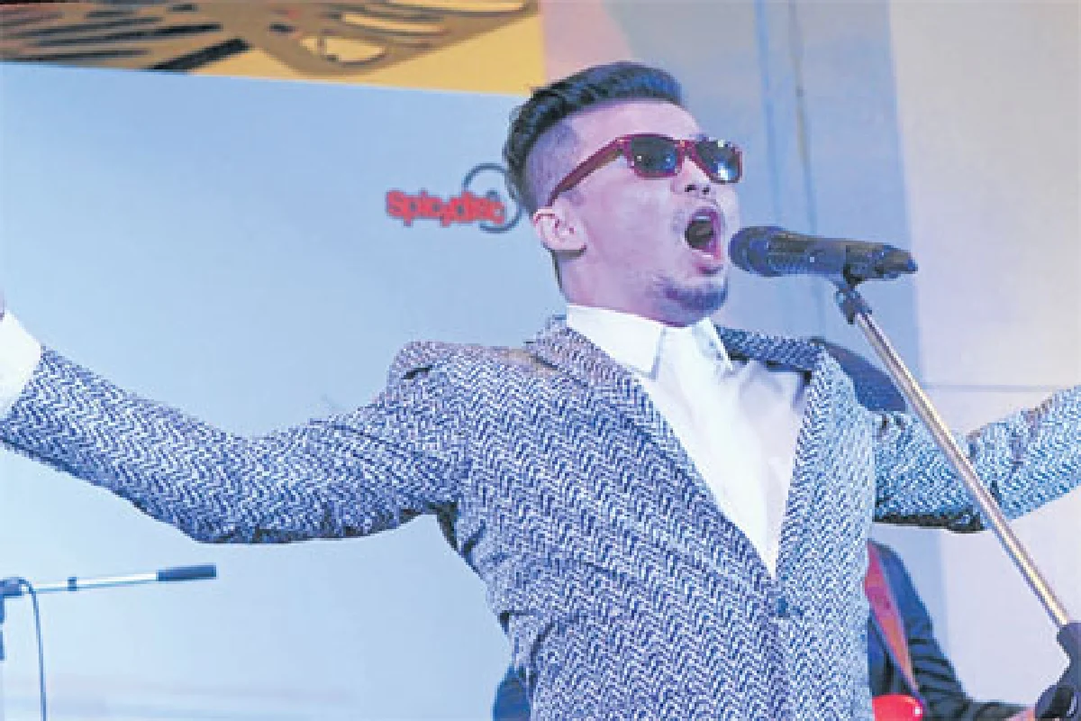 16 ปีบนถนนดนตรีของหนุ่มเจ้าเสน่ห์ 'โยคีเพลย์บอย'