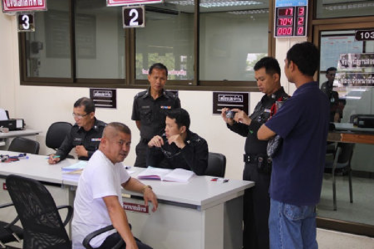 หนุ่มลำปางนำรถเก๋งเจิมถูกฉกคาวัด หนุ่มลำปางนำรถเก๋งเจิมถูกฉกคาวัด