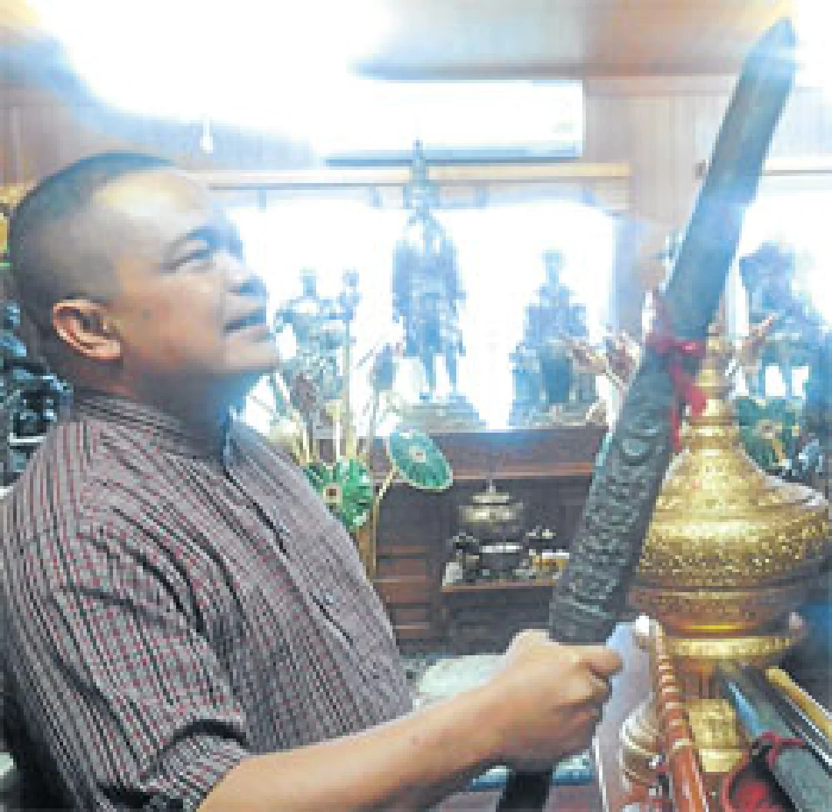 เครื่องราง ศัสตราวุธ ยึดเหนี่ยวนักรบ 'จตุพร'