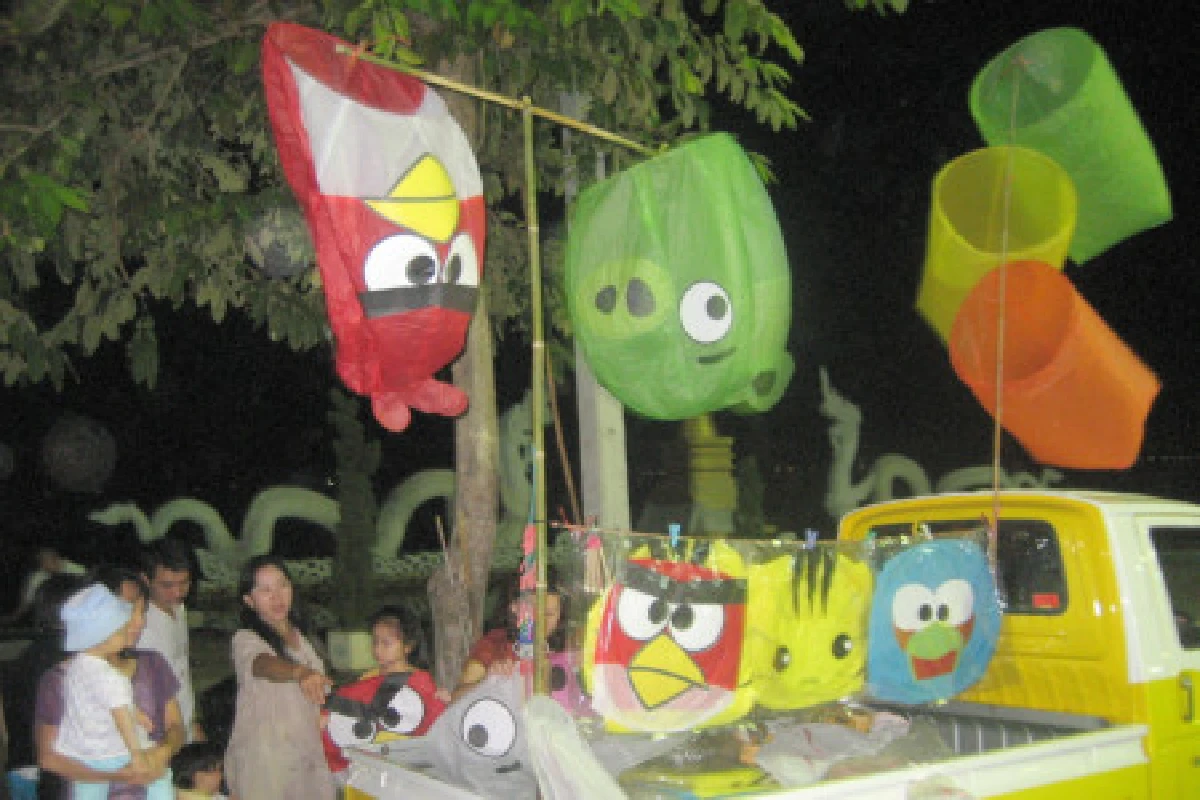 ผุดโคมลอยแองกี้เบิร์ดรับยี่เป็ง