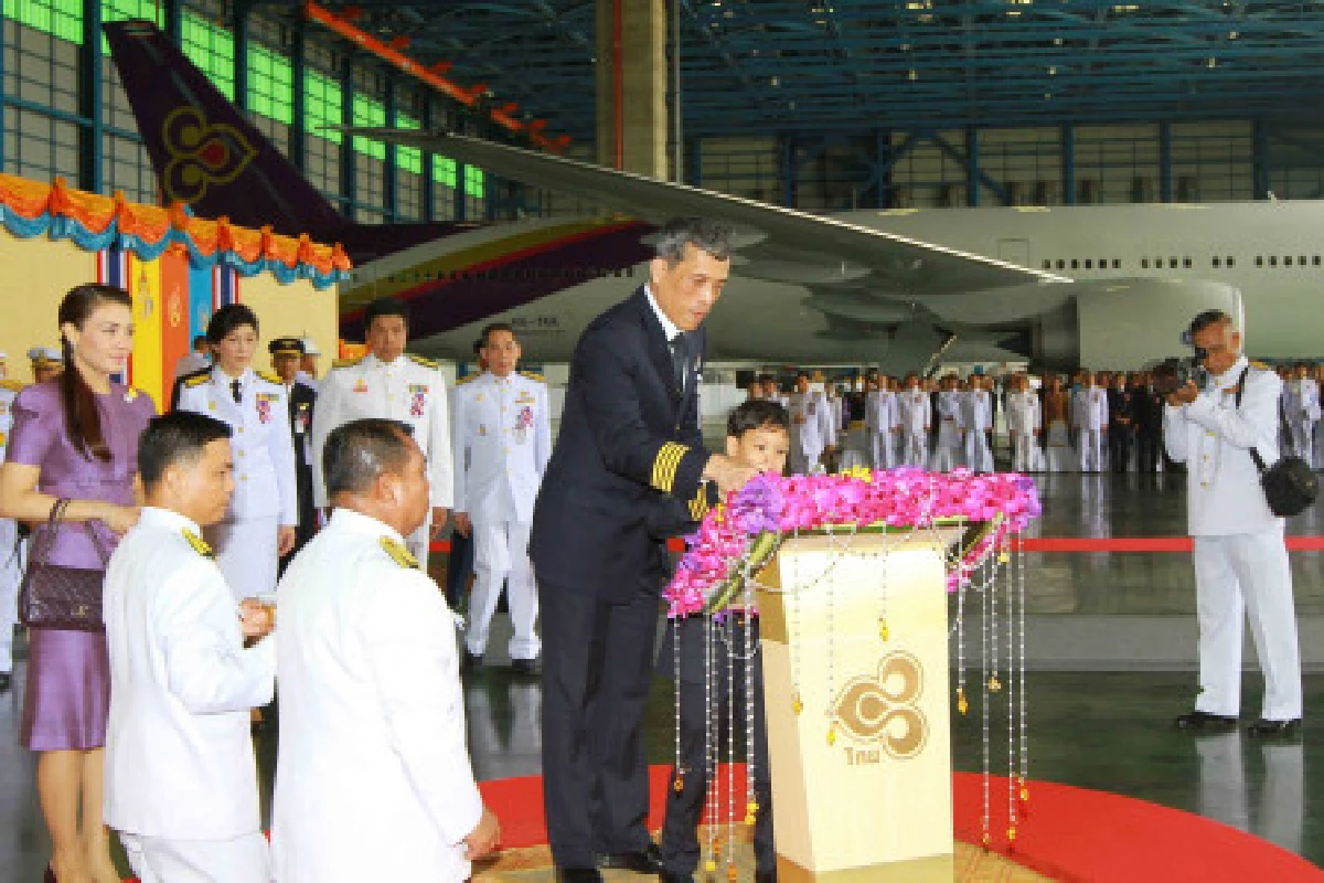 สมเด็จพระบรมฯทรงเป็นกัปตันเที่ยวบินมหากุศล