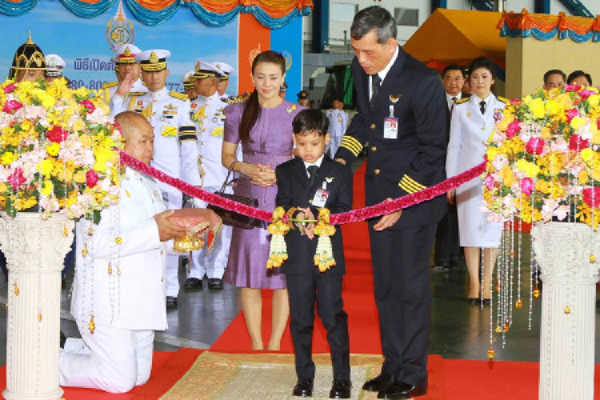 สมเด็จพระบรมฯทรงเป็นกัปตันเที่ยวบินมหากุศล