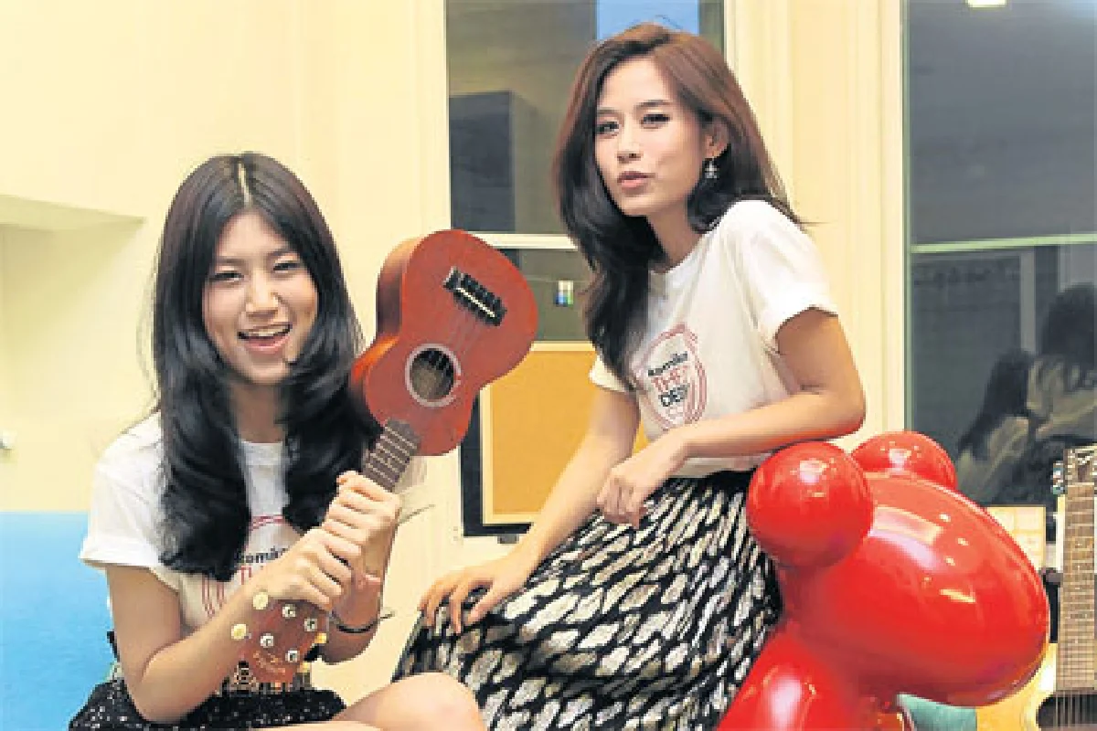 โลก (ใบเล็ก) สีพาสเทล ของพี่น้องสองสาว