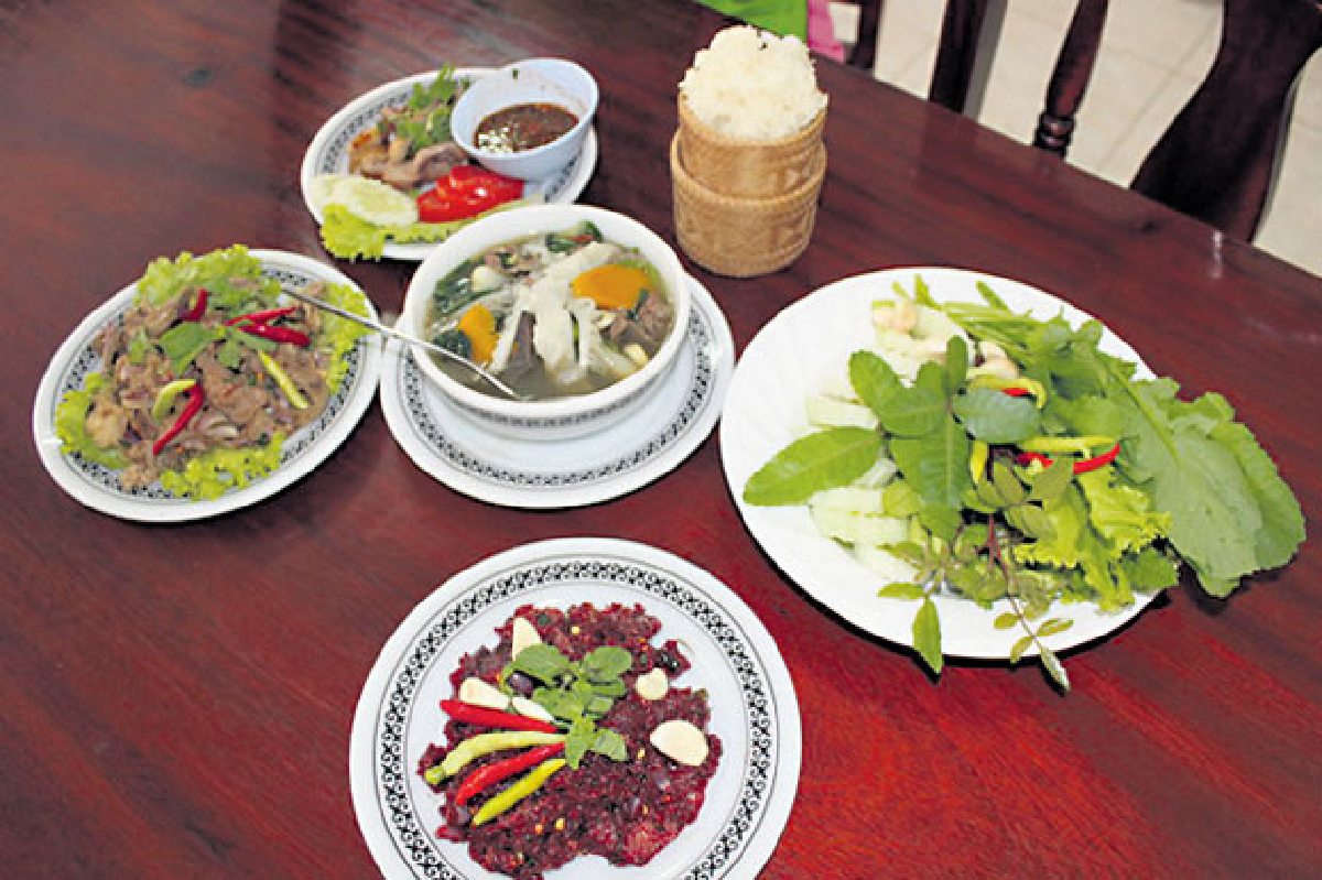 ชวนชิม ร้านลาบร้อยเอ็ด อ.ศรีสงคราม สูตรเด็ดคอลาบก้อย ชวนชิม ร้านลาบร้อยเอ็ด อ.ศรีสงคราม สูตรเด็ดคอลาบก้อย