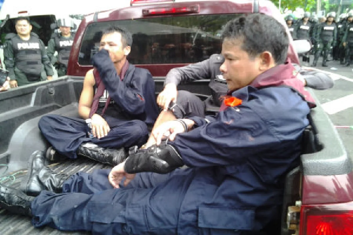 ตำรวจเผยพบอาวุธในที่ชุมนุม