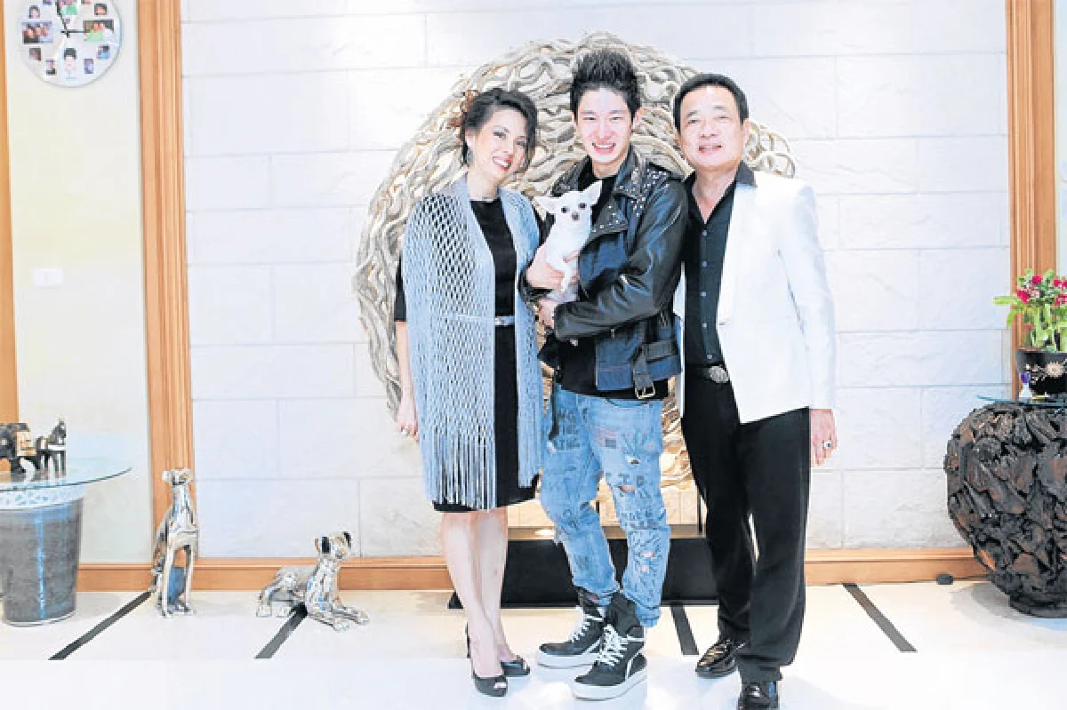 อบอุ่น สุข สบายใต้หลังคาแห่งรัก ‘ธนัช-เกษชญาชลัช ปุญยาฤทธิ์’