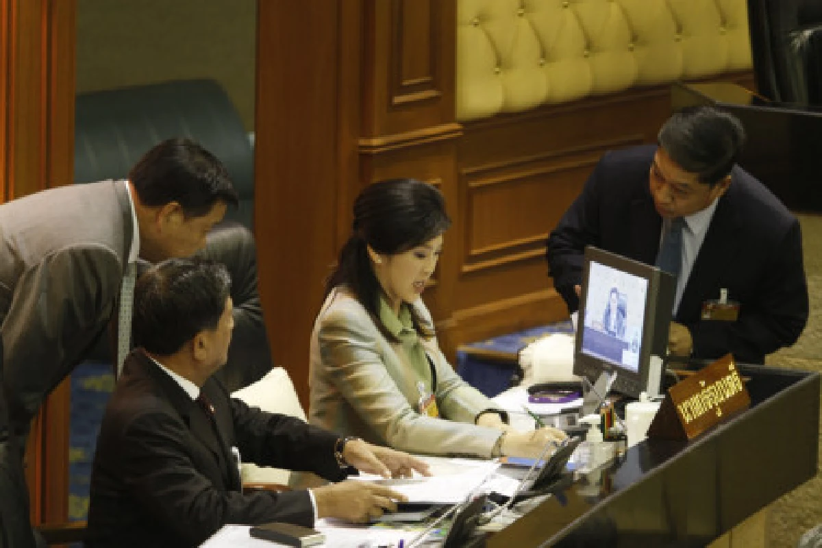 ปูปัดเอื้อพวกพ้อง-ยันทุกนโยบายเพื่อประชาชน