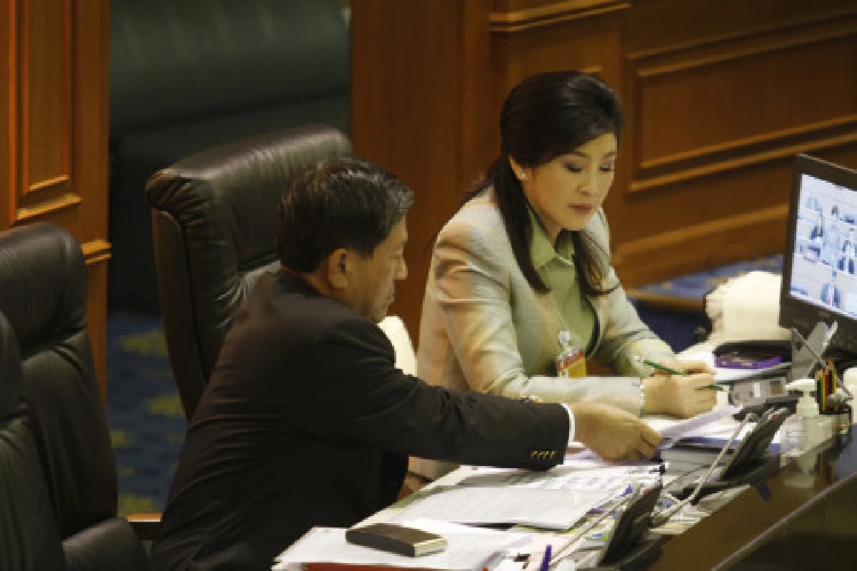 ปูปัดเอื้อพวกพ้อง-ยันทุกนโยบายเพื่อประชาชน