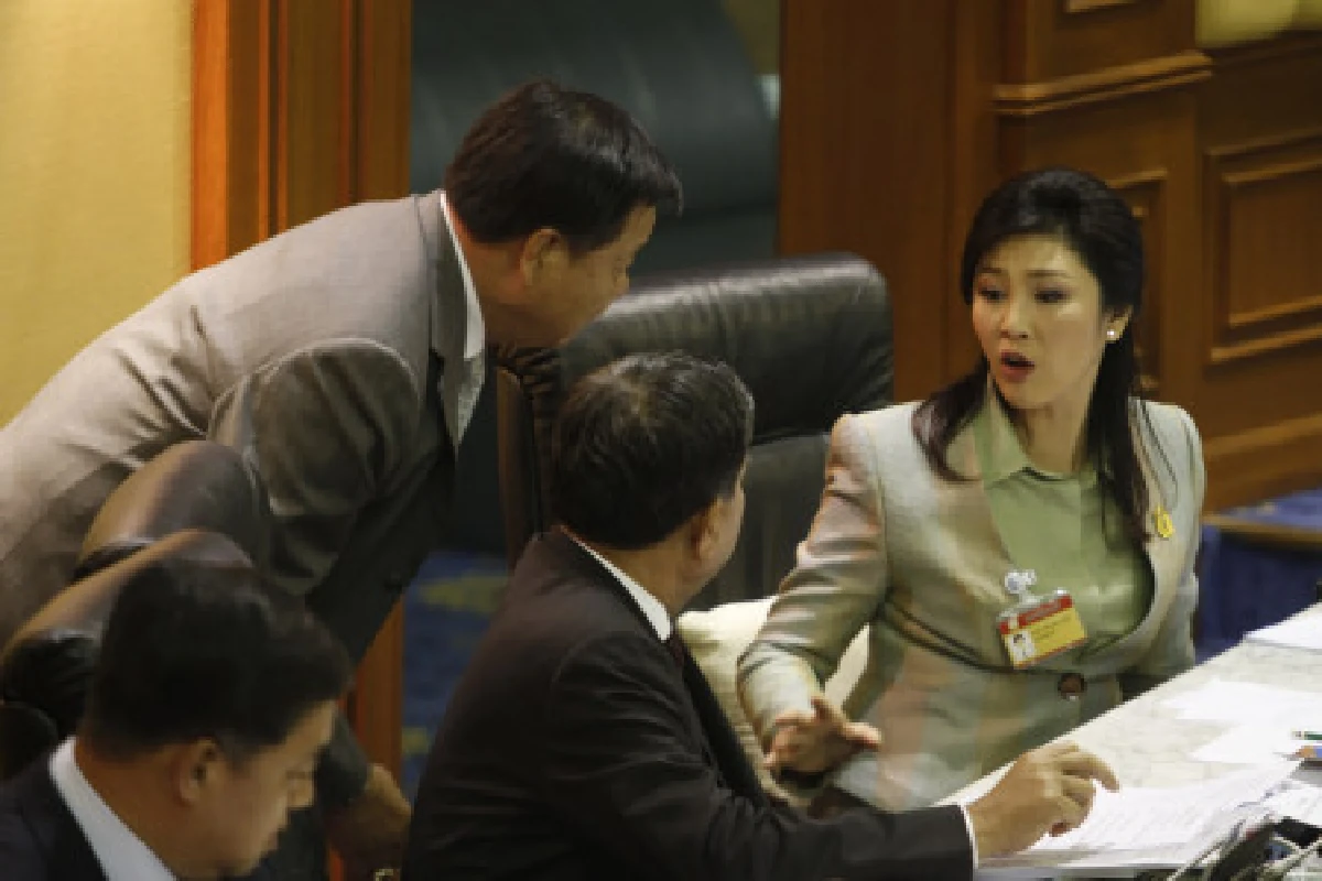 ปูปัดเอื้อพวกพ้อง-ยันทุกนโยบายเพื่อประชาชน