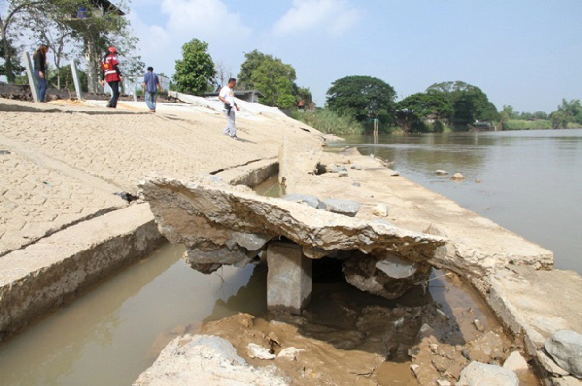 Flood spending under fire