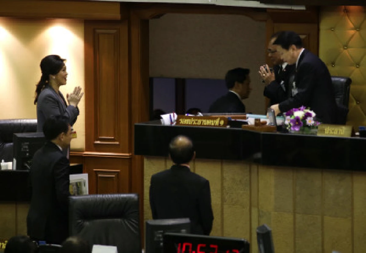 สภามีมติไว้วางใจ ยิ่งลักษณ์นั่งนายกฯต่อ