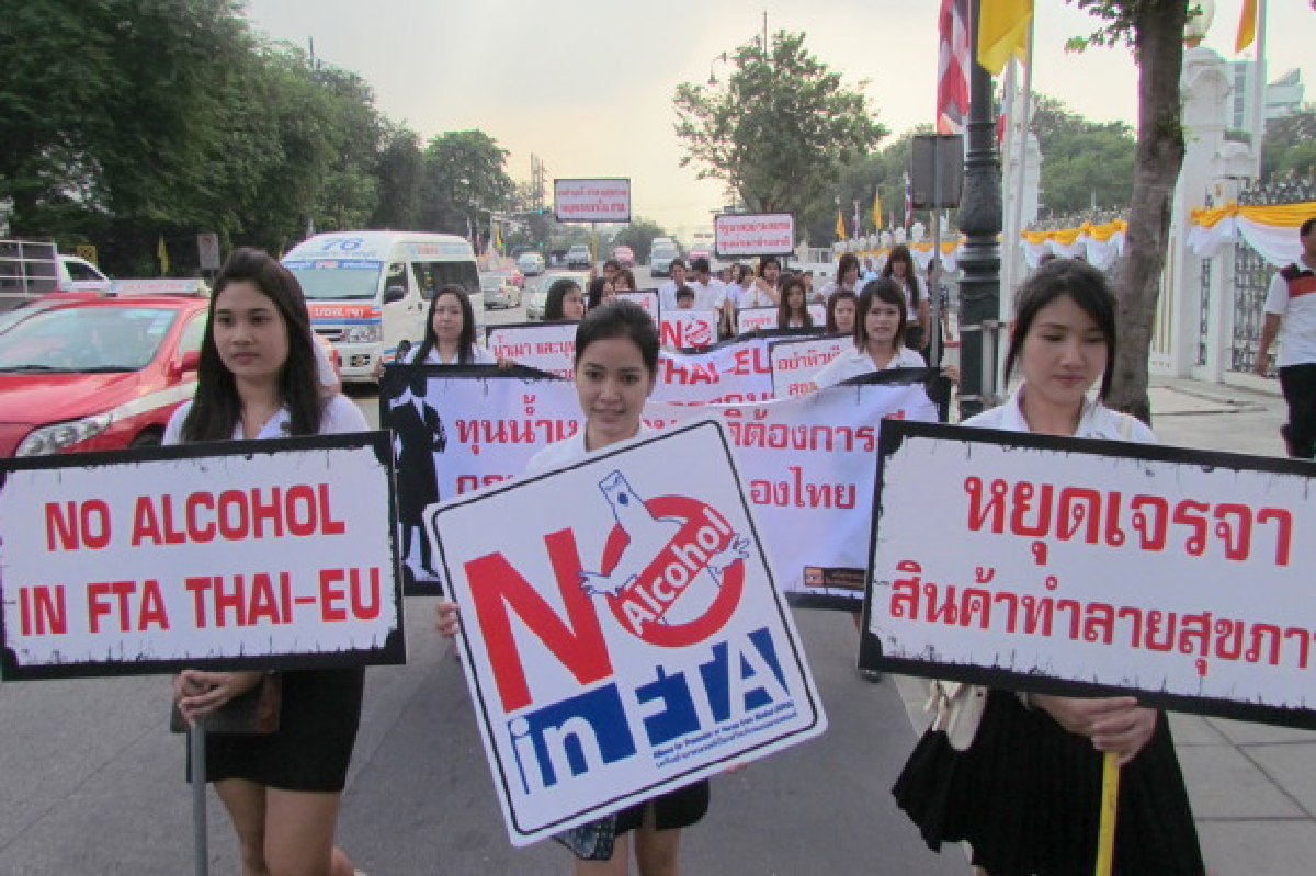 ค้านเหล้า-บุหรี่ขึ้นบัญชีการค้าเสรี ค้านเหล้า-บุหรี่ขึ้นบัญชีการค้าเสรี