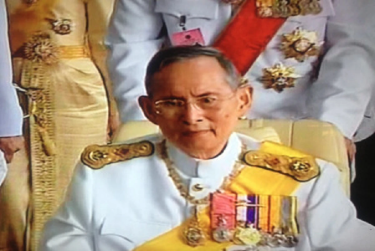 ในหลวงพระพักตร์แจ่มใสเสด็จฯพระที่นั่งอนันตฯ