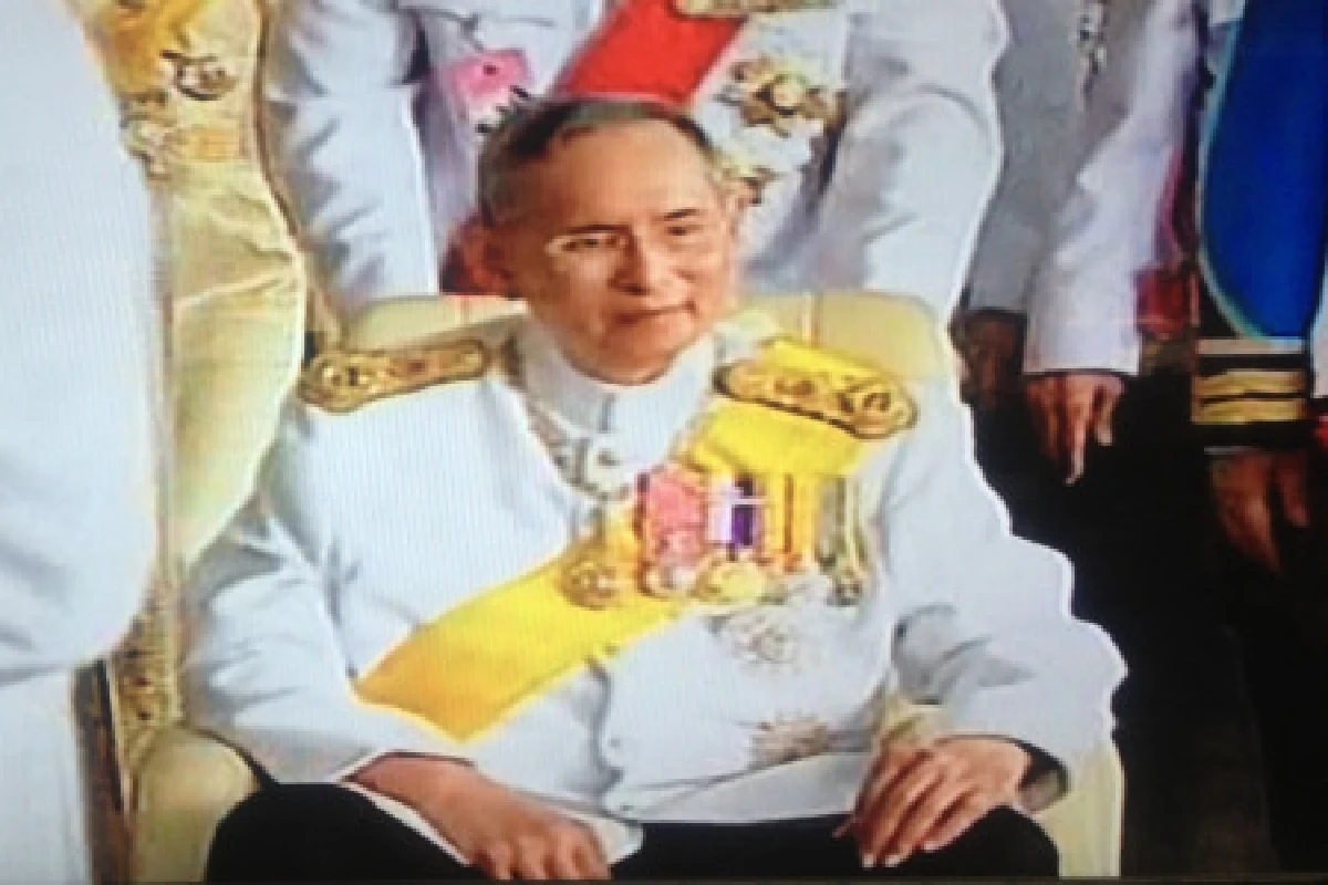ในหลวงพระพักตร์แจ่มใสเสด็จฯพระที่นั่งอนันตฯ