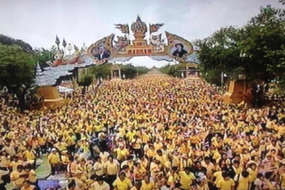 ในหลวงพระพักตร์แจ่มใสเสด็จฯพระที่นั่งอนันตฯ