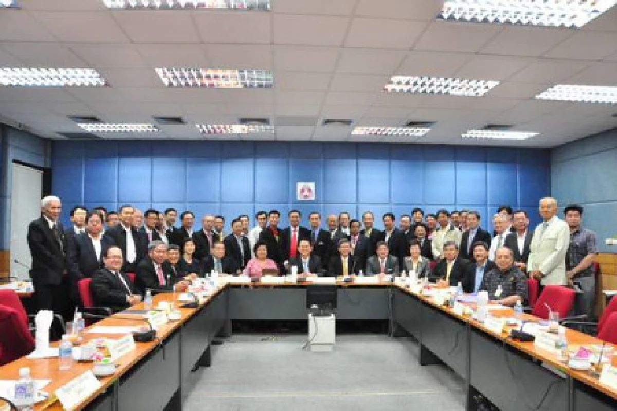 "สันติ" ถอยยอมลาออกประธานส.อ.ท.