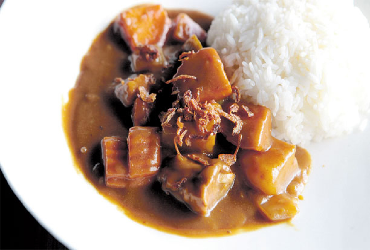 ข้าวแกงกะหรี่หมู ตำรับ “ธนปกรณ์ อุปลกะลิน” ข้าวแกงกะหรี่หมู ตำรับ “ธนปกรณ์ อุปลกะลิน”