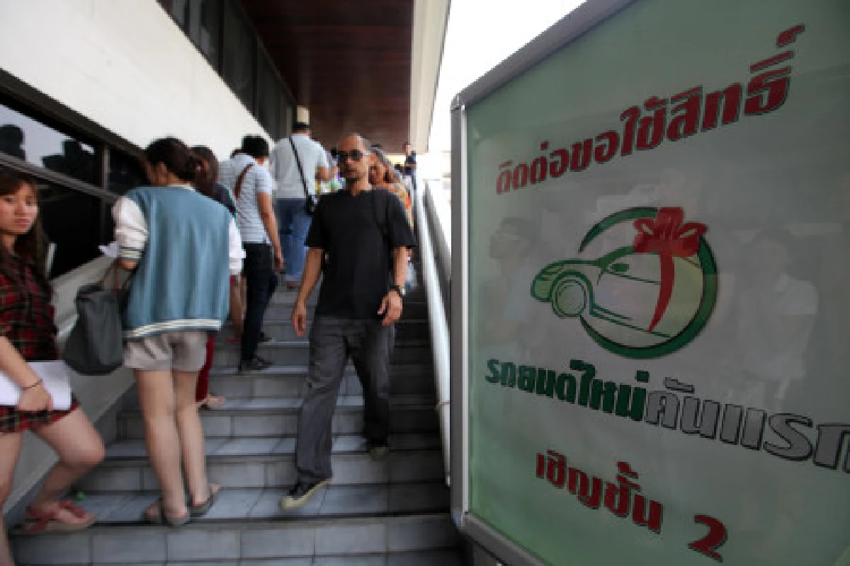 แห่ใช้สิทธิ์รถยนต์คันแรกแน่น