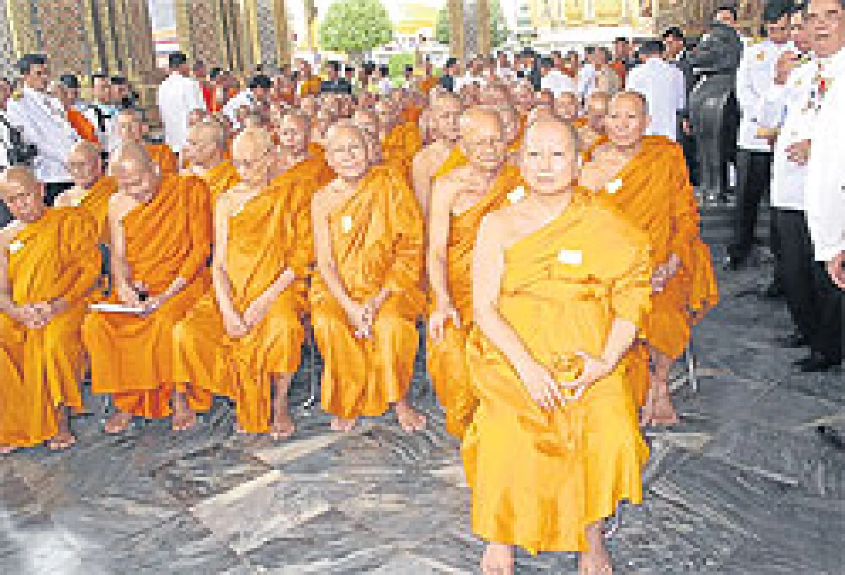 เมื่อพระเถระทรงสมณศักดิ์ชุมนุม ณวัดพระศรีรัตนศาสดาราม