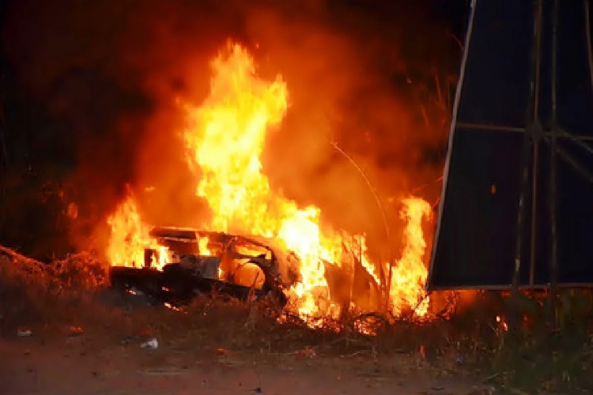 ลัมโบร์กินีพลิกคว่ำไฟไหม้ทั้งคันคนขับรอด