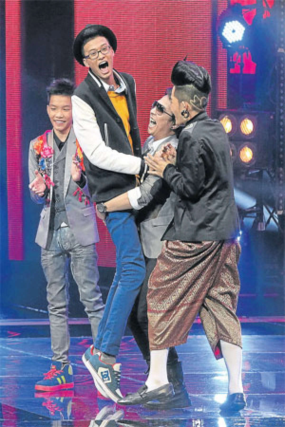 ‘นนท์’ ปฐมแชมป์ เดอะ วอยซ์ ไทยแลนด์