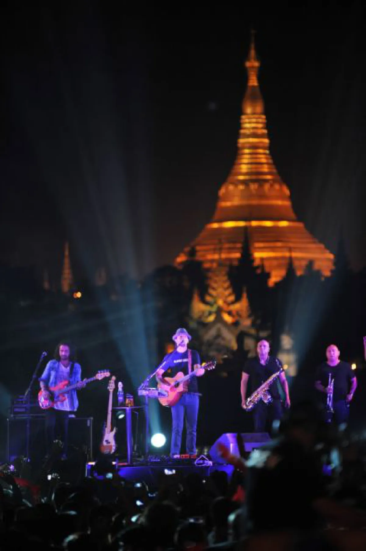 Jason Mraz rocks Myanmar