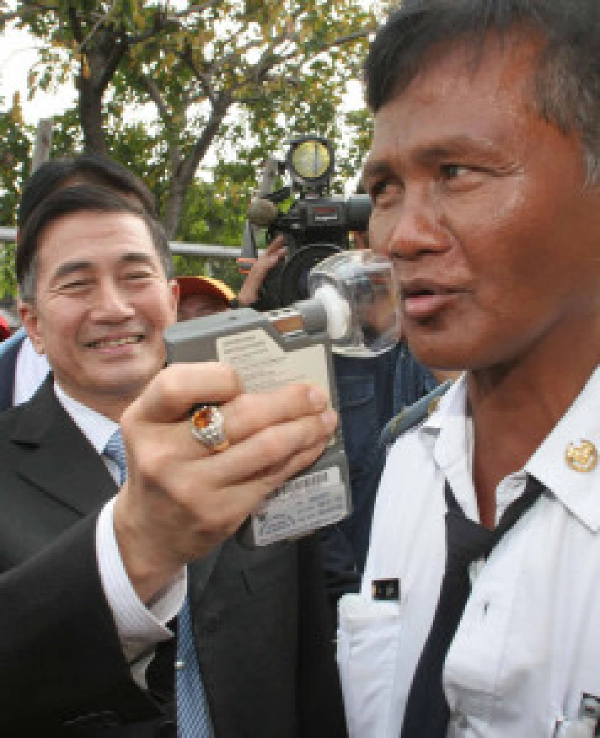 ร้องหามาตรฐานเป่าเมาไม่ขับ