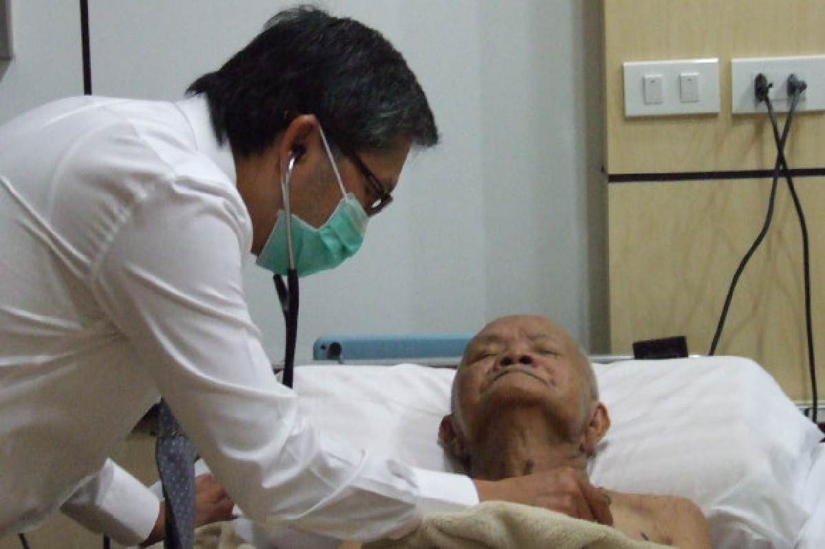 หลวงพ่อคูณมีไข้ต่ำๆ หลวงพ่อคูณมีไข้ต่ำๆ