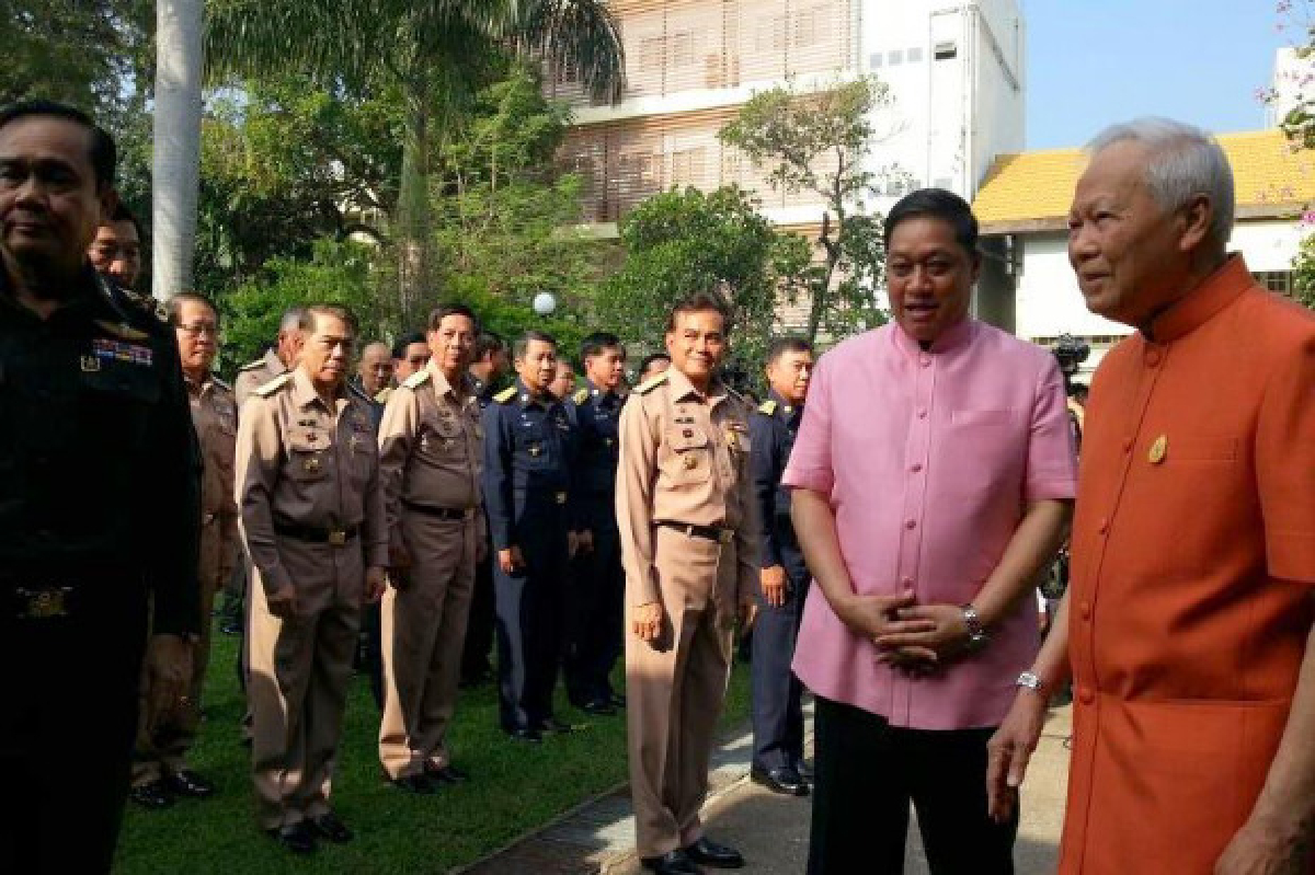 สื่อสะท้อนรัฐตั้งฉายา "พี่คนแรก" สื่อสะท้อนรัฐตั้งฉายา "พี่คนแรก"