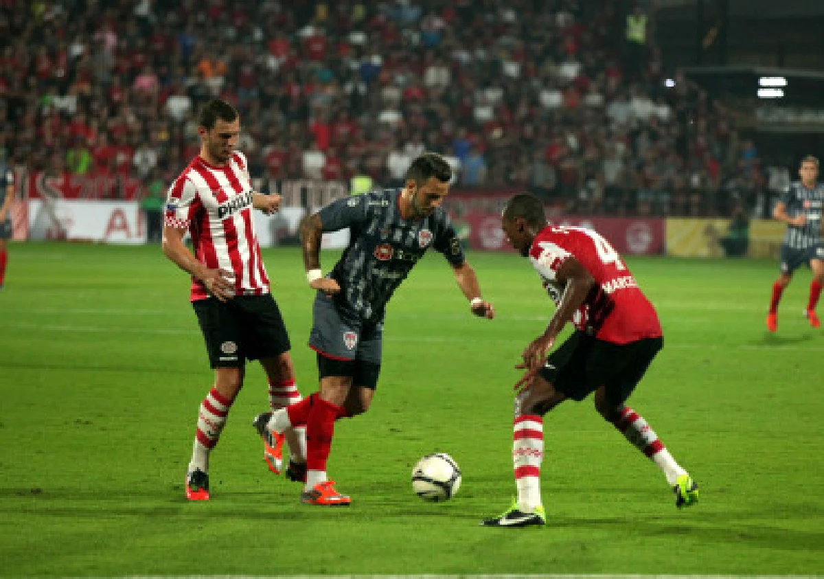 พีเอสวีแกร่งบุกต้อนเมืองทองฯ2-0