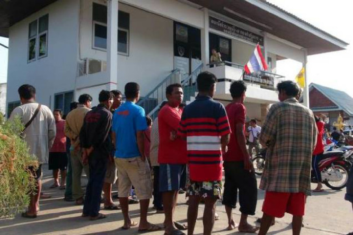 ประมงเรือเล็กประท้วงเรือคราดหอย ประมงเรือเล็กประท้วงเรือคราดหอย