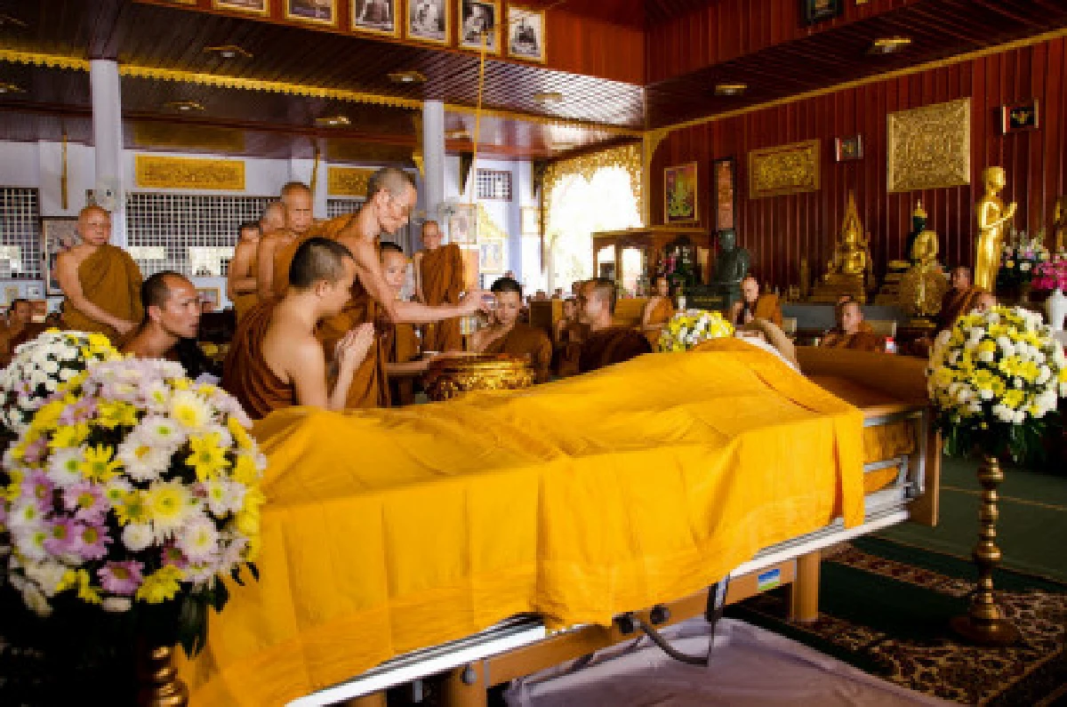 พระราชทานน้ำหลวงสรงศพหลวงปู่จาม