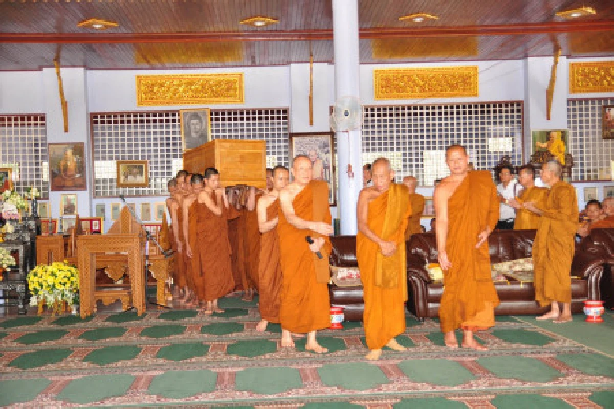 พระราชทานน้ำหลวงสรงศพหลวงปู่จาม