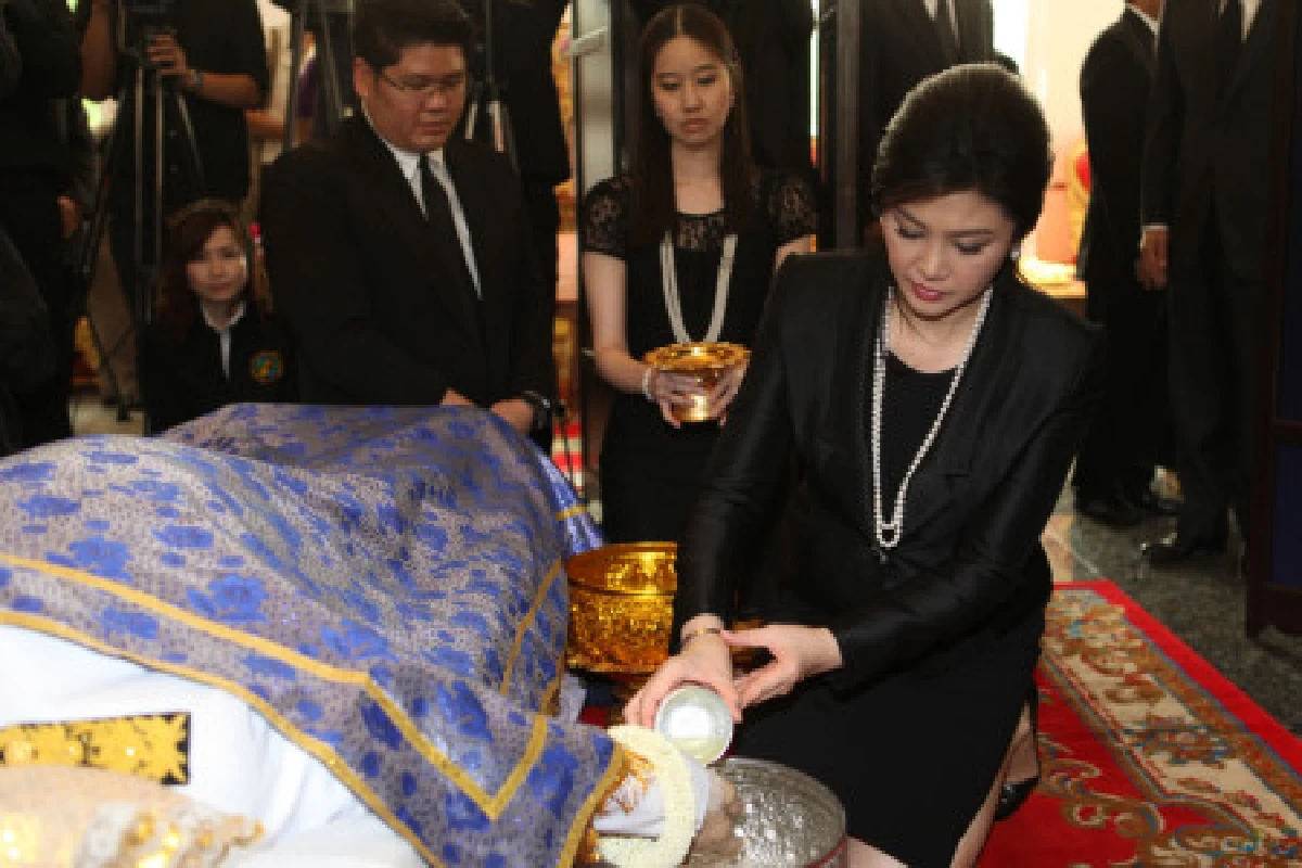 พระราชทานน้ำหลวงอาบศพชุมพล