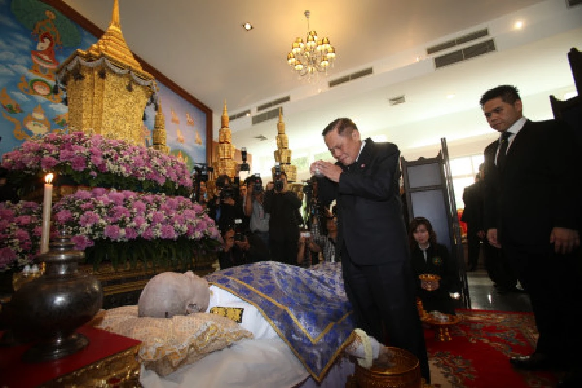พระราชทานน้ำหลวงอาบศพชุมพล