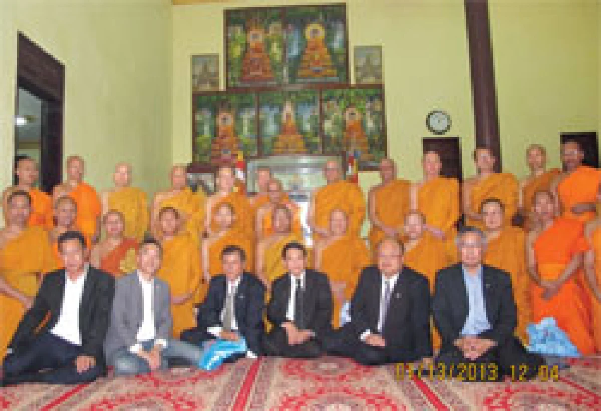 พม่าถวายอัครมหาบัณฑิตแด่สมเด็จพระพุทธชินวงศ์ (สมศักดิ์)