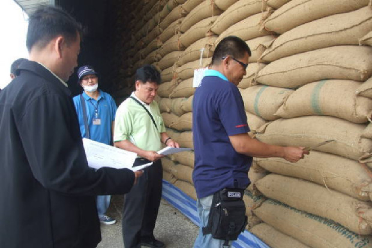 บุรีรัมย์เตรียมแจงข้าวจำนำล่องหน800ตัน บุรีรัมย์เตรียมแจงข้าวจำนำล่องหน800ตัน