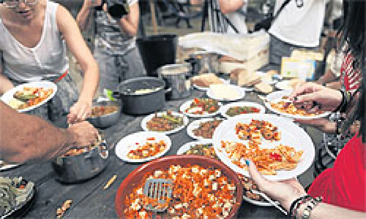 กินอาหารเหลือเพื่อ...?