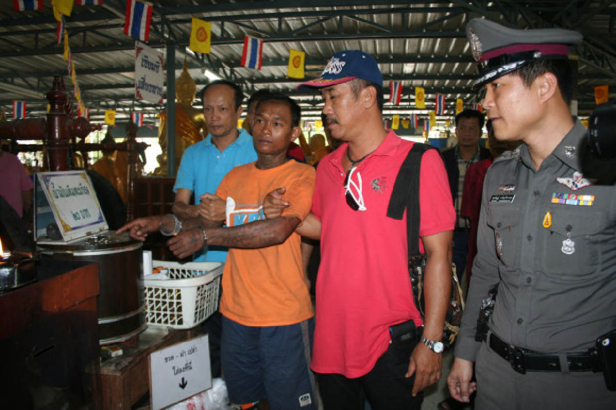 ตร.บางบ่อรวบโจรยกตู้บริจาควัด ตร.บางบ่อรวบโจรยกตู้บริจาควัด